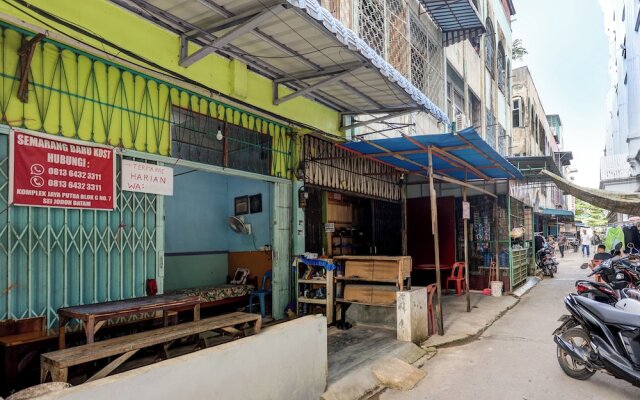 OYO 92327 Homestay Semarang Baru SyariahNearNagoya Hill Shopping Mall