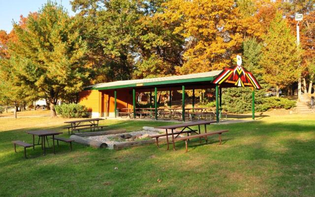 Arrowhead Camping Resort Deluxe Cabin 4