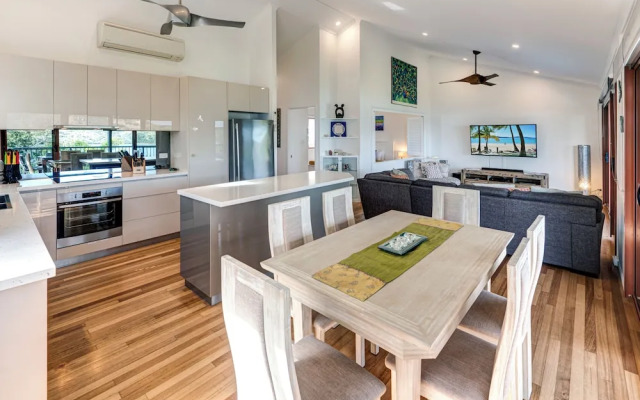 Heliconia 10 Newly Renovated House