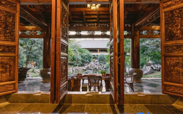 Xiheyuan Homestay (Jianshui Ancient City Small Train Store)