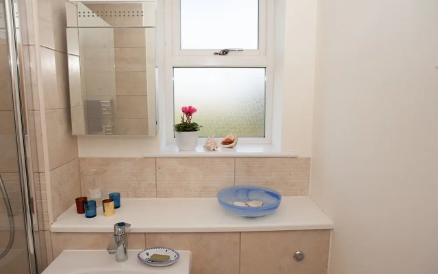 2 Bedroom Flat Close To Bristol City Centre