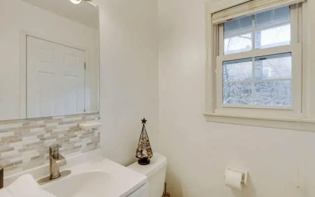 Convenient + Cozy! Apartment in DC Suburbs!