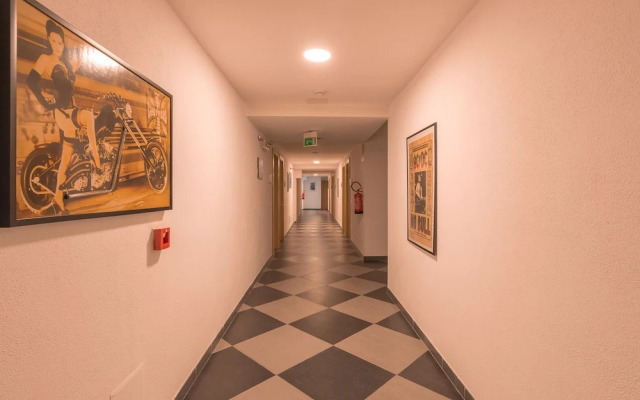 Delta rooms