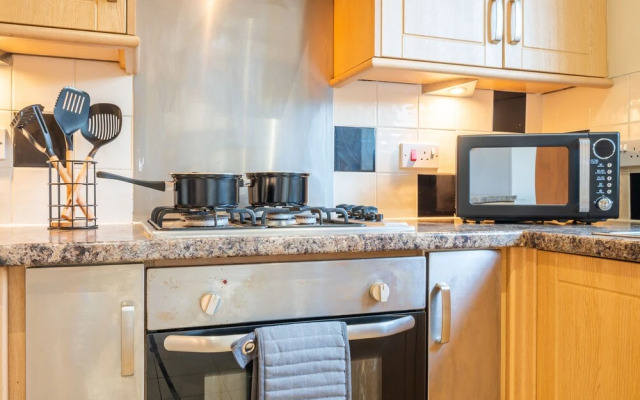 Fawr Place by  Tŷ SA