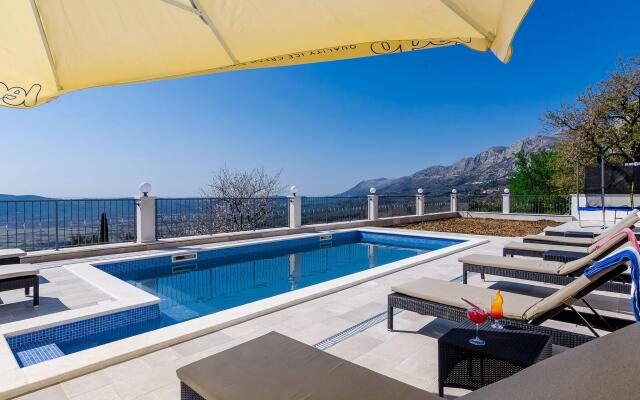 Villa in Gruda With Swimming Pool