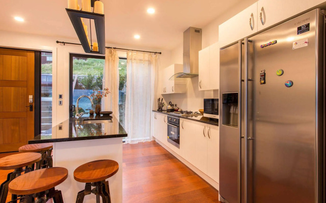 DH Lakeview Villa