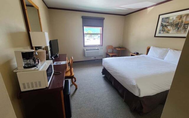 Creston Hotel & Suites