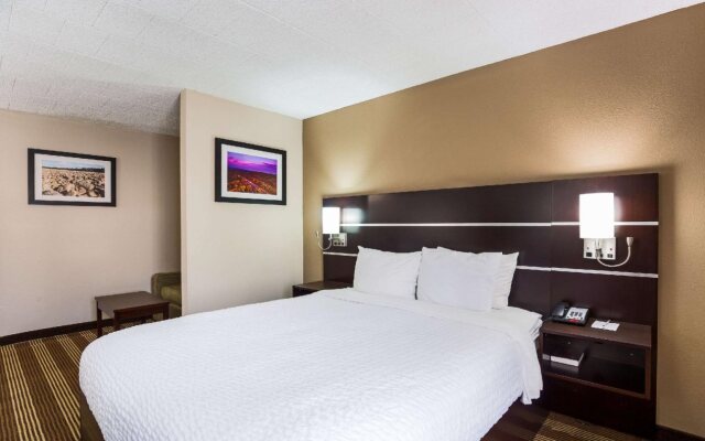 Clarion Inn & Suites Stroudsburg - Poconos