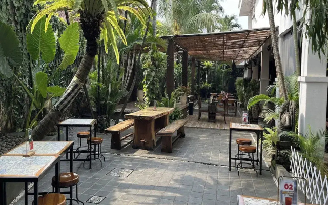 R Residence Jakarta