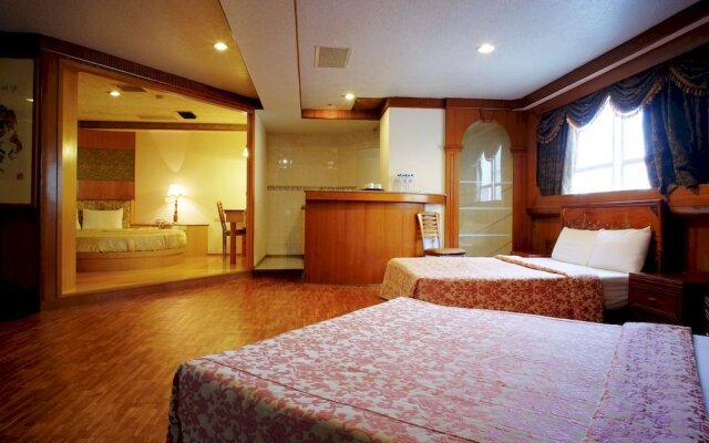 Nan Pao Hotel