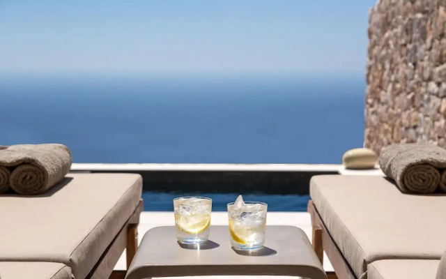 Santorini Sky, Luxury Resort