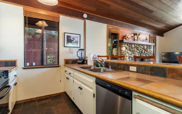 Archie's Bungalow by Tahoe Mountain Properties