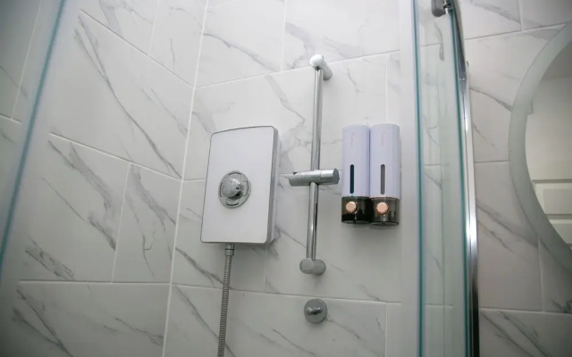 2 Bed Flat - Sleeps 3 - Wifi - Parking