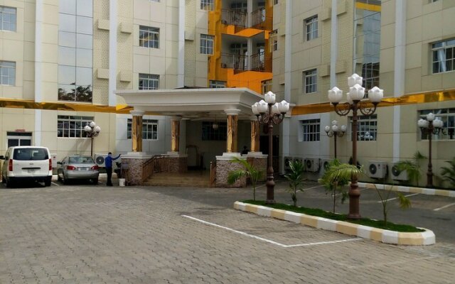 Immaculate Diamond Hotel & Apartments