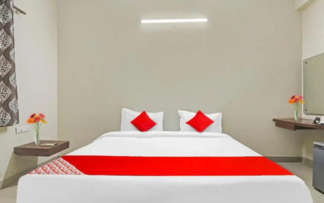 OYO 87614 Altima Suites