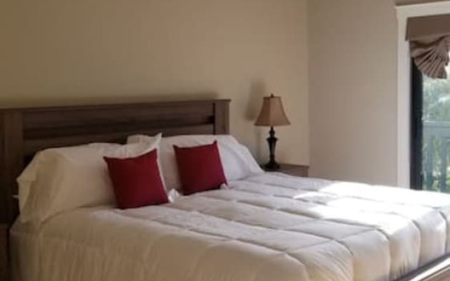 Poinciana w-Hot Tub-Walk to the beach