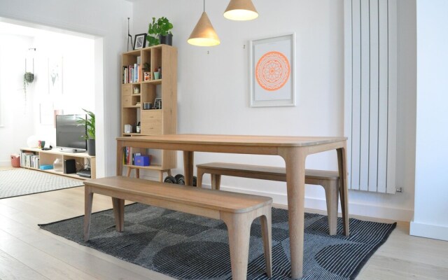Fantastic 2 Bedroom 2 Storey House in Tooting