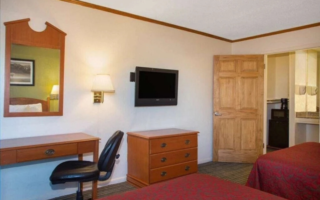 Economy Hotel Wichita- Florence St.