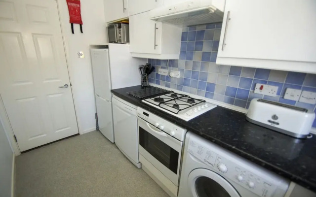 Britannia Harbour View Parking by Brighton Holiday Lets