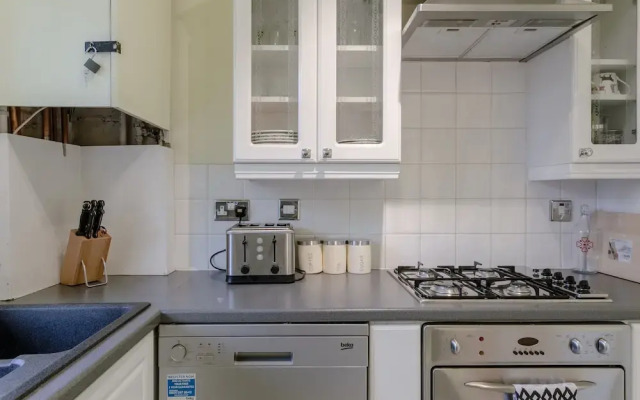 2 Bedroom Apartment in Wapping