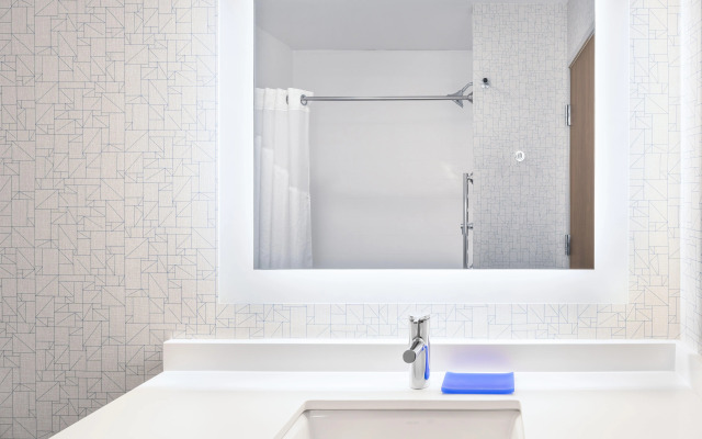 Holiday Inn Express & Suites Phoenix East - Gilbert by IHG