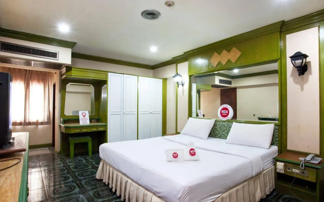 NIDA Rooms Ratchadaphisek Golden Dome Walk