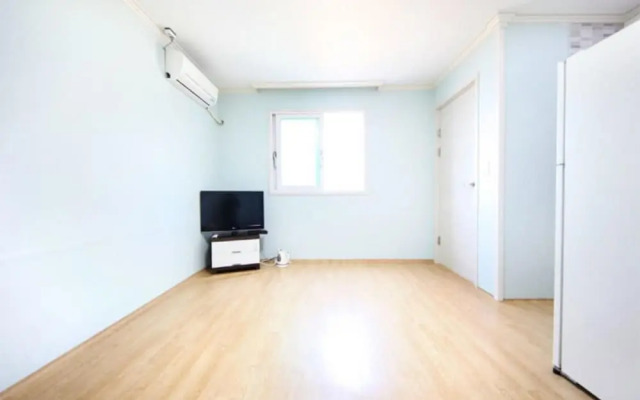 Yeosu Ando Namjjokbada Pension