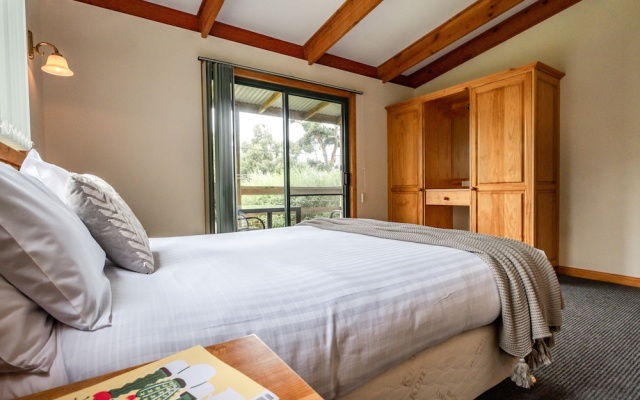 Freycinet Cottage 2 – Guest Rooms – Coles Bay