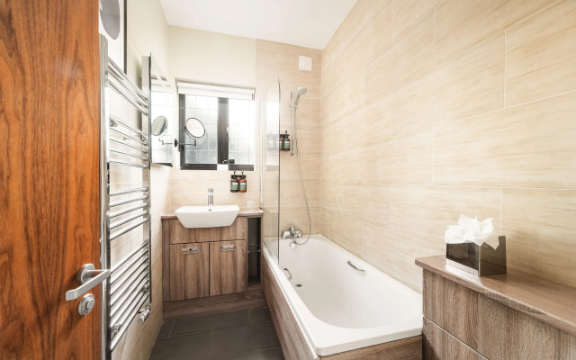 voco Lythe Hill Hotel & Spa by IHG