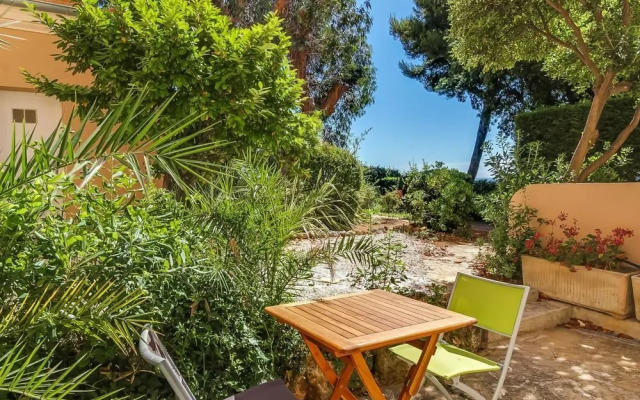 Palais Mire Juan Studio