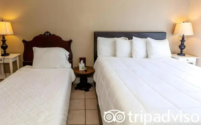 Monterey Inn Hotel