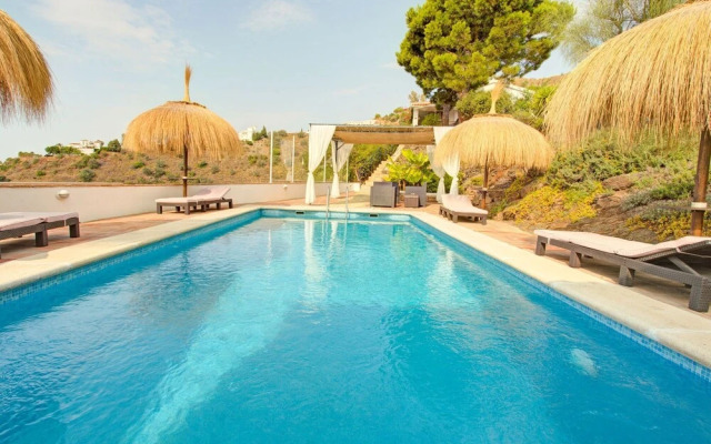 Serene Holiday Home in Sayalonga With Private Pool