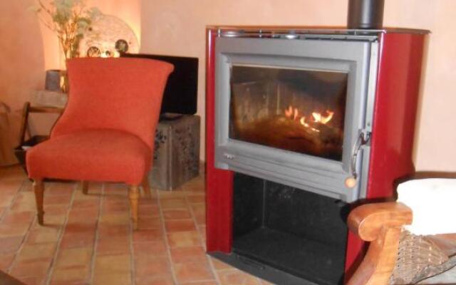 La Maison derrière la Fontaine