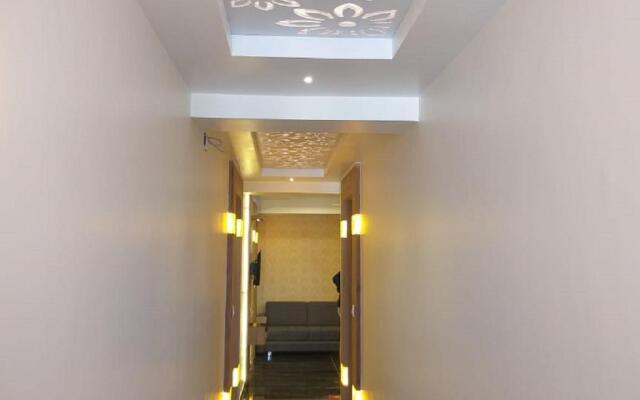 Royal King by Sky Stays Hotel