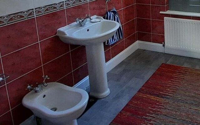 Newly Refurbished 2nd Floor Apartment Lil Nauti
