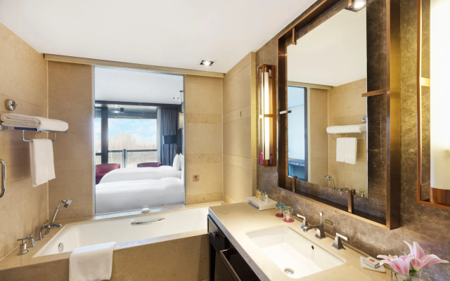 Crowne Plaza Xuzhou Dalong Lake by IHG