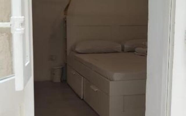 AF4 - Basic studio apartment