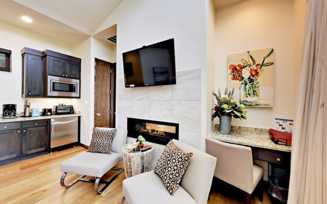 The Reserve at Lake Travis Cabin #4