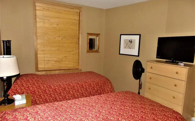 Silvermill SMDM 2 Br condo by RedAwning