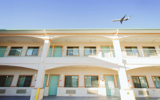 Americas Best Value Inn and Suites IAH Airport North