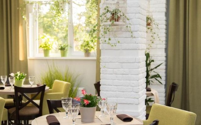 Garden Hotel