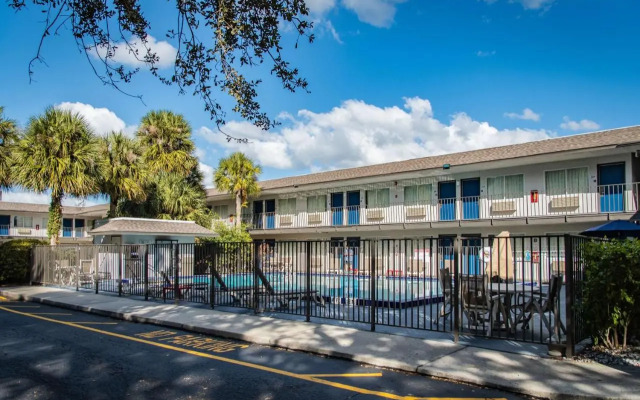 Motel 6 Kissimee Main Gate East 464