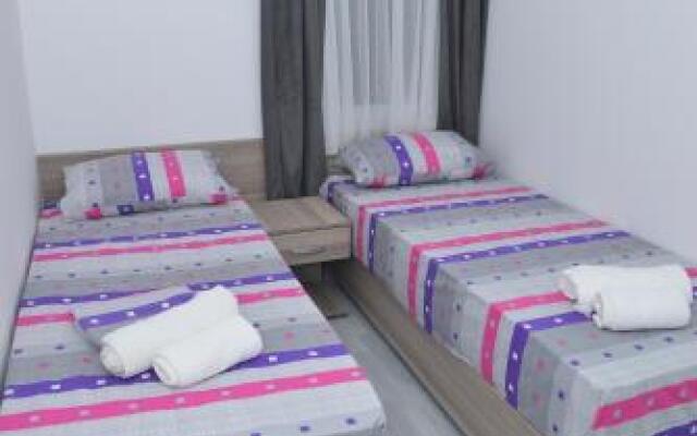 Atina Lux Hostel