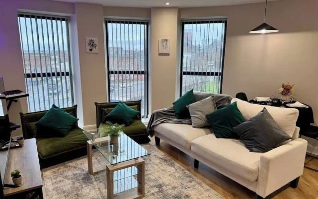 Modern City Apartment - Sleeps 4 & Walk to Arena