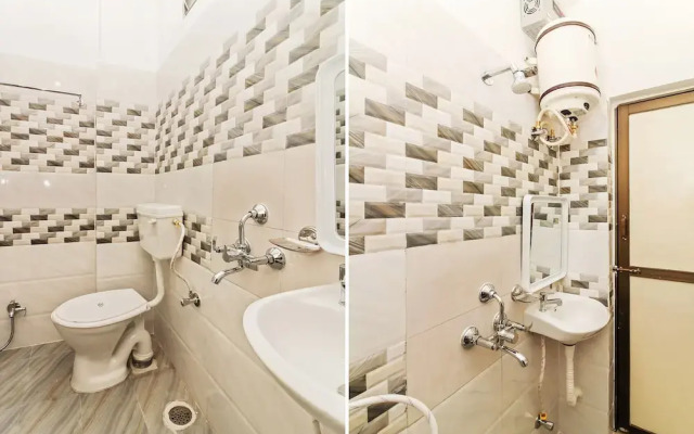 OYO 40807 Hotel Meena International