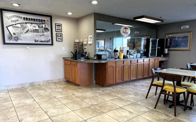 Super 8 by Wyndham Frankfort IN