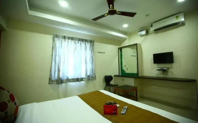 OYO 1223 Maruthi Residency