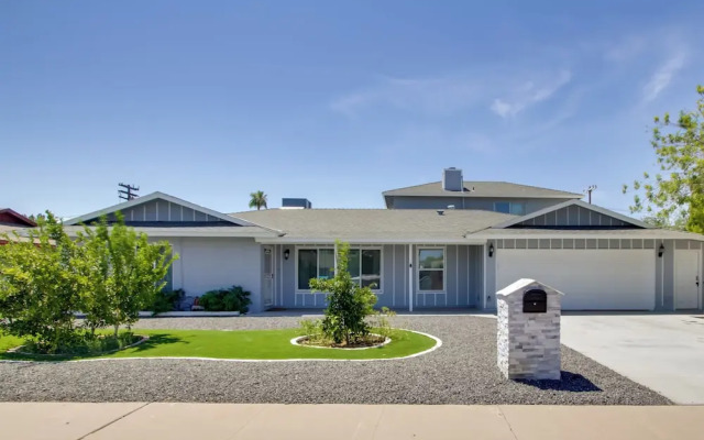 Ultimate Phoenix Group Getaway: Patio + Pool!