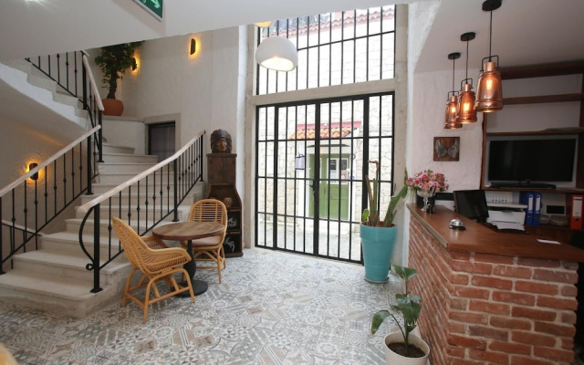 Thera Alaçatı Otel