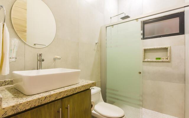 1BR Luxury apartment 5 minutes from the beach!